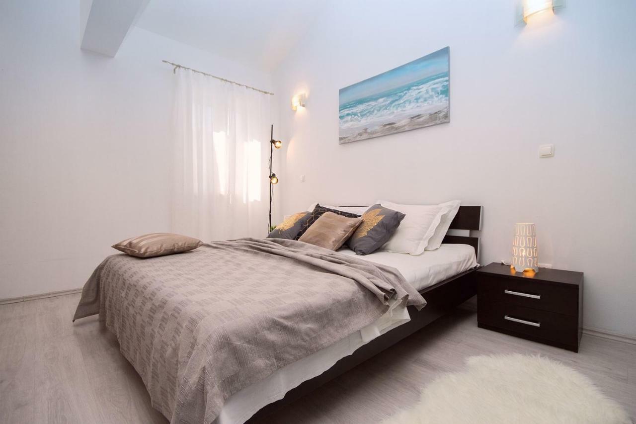 Villa Ana - 3 Bedroom Villa With Private Pool And Unspoiled Natural Environment Kučiće Екстериор снимка