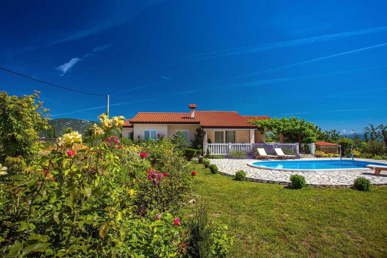 Villa Ana - 3 Bedroom Villa With Private Pool And Unspoiled Natural Environment Kučiće Екстериор снимка