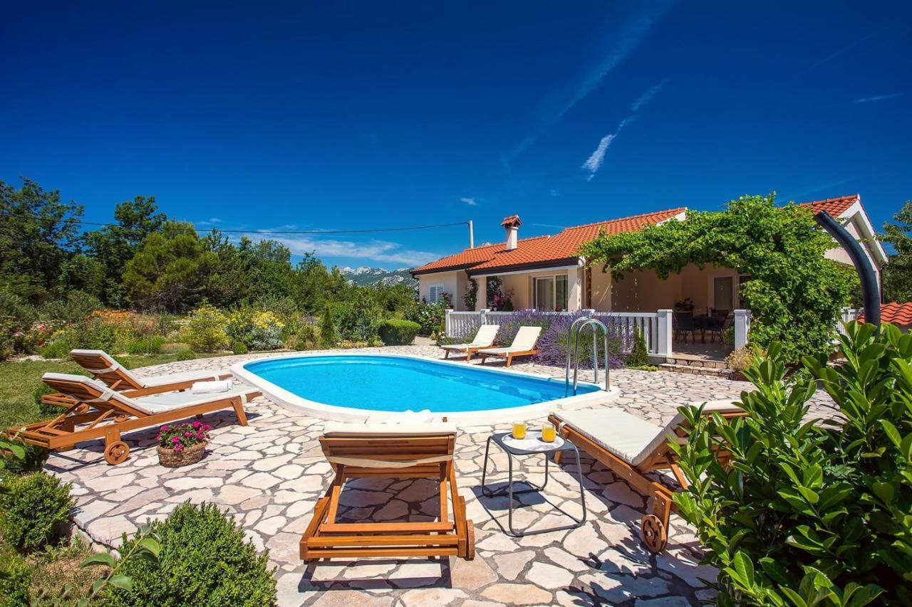 Villa Ana - 3 Bedroom Villa With Private Pool And Unspoiled Natural Environment Kučiće Екстериор снимка