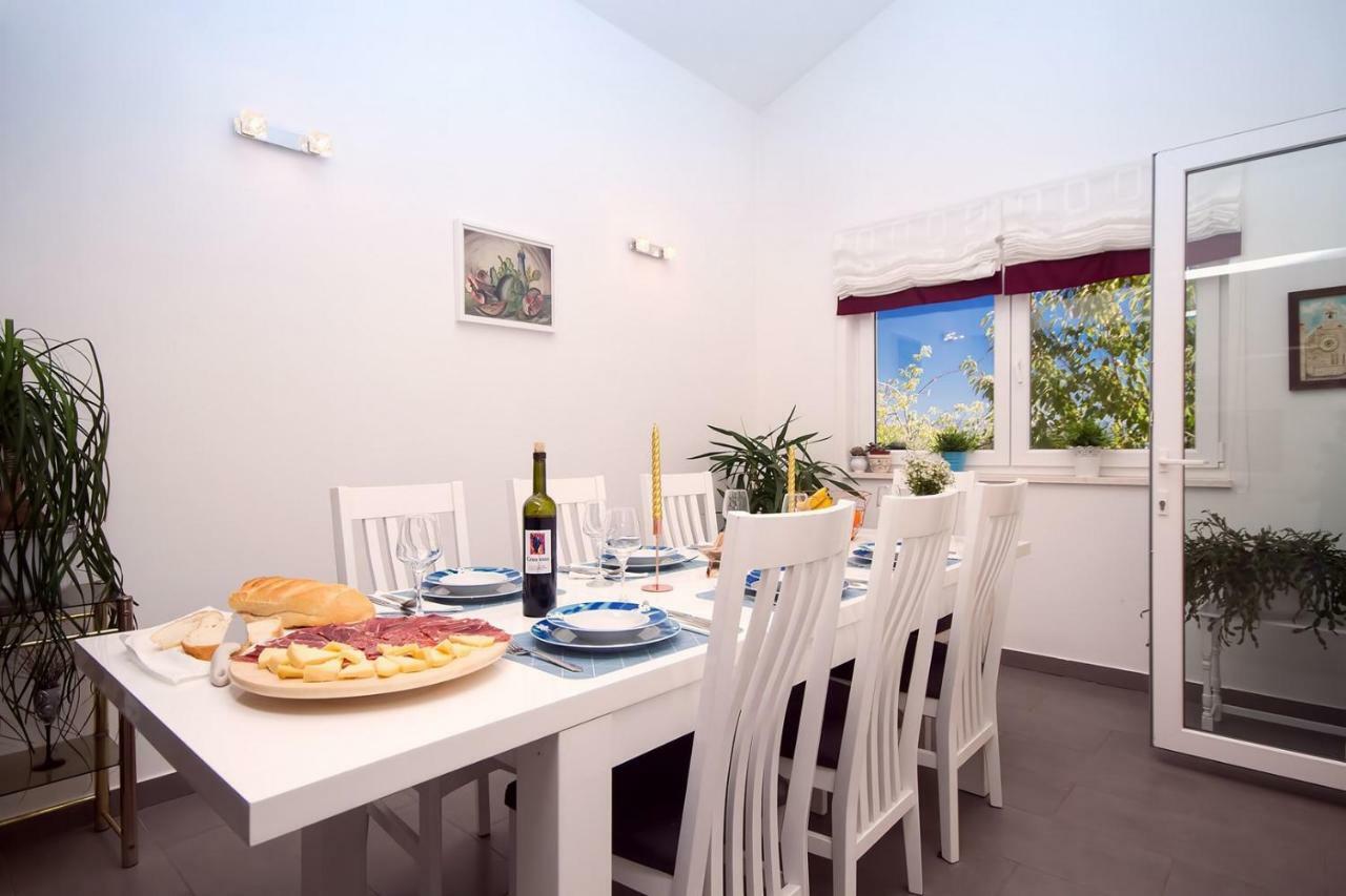 Villa Ana - 3 Bedroom Villa With Private Pool And Unspoiled Natural Environment Kučiće Екстериор снимка