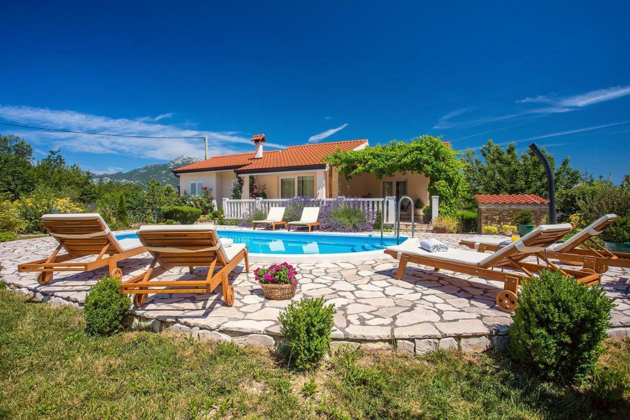 Villa Ana - 3 Bedroom Villa With Private Pool And Unspoiled Natural Environment Kučiće Екстериор снимка